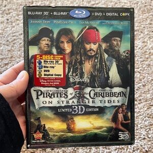 Disney Pirates of the Caribbean  On Stranger Tides 3D Blu-ray Set